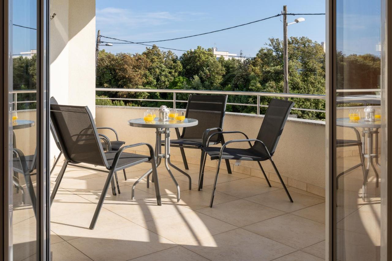 Villa Mirela Petrcane Bagian luar foto