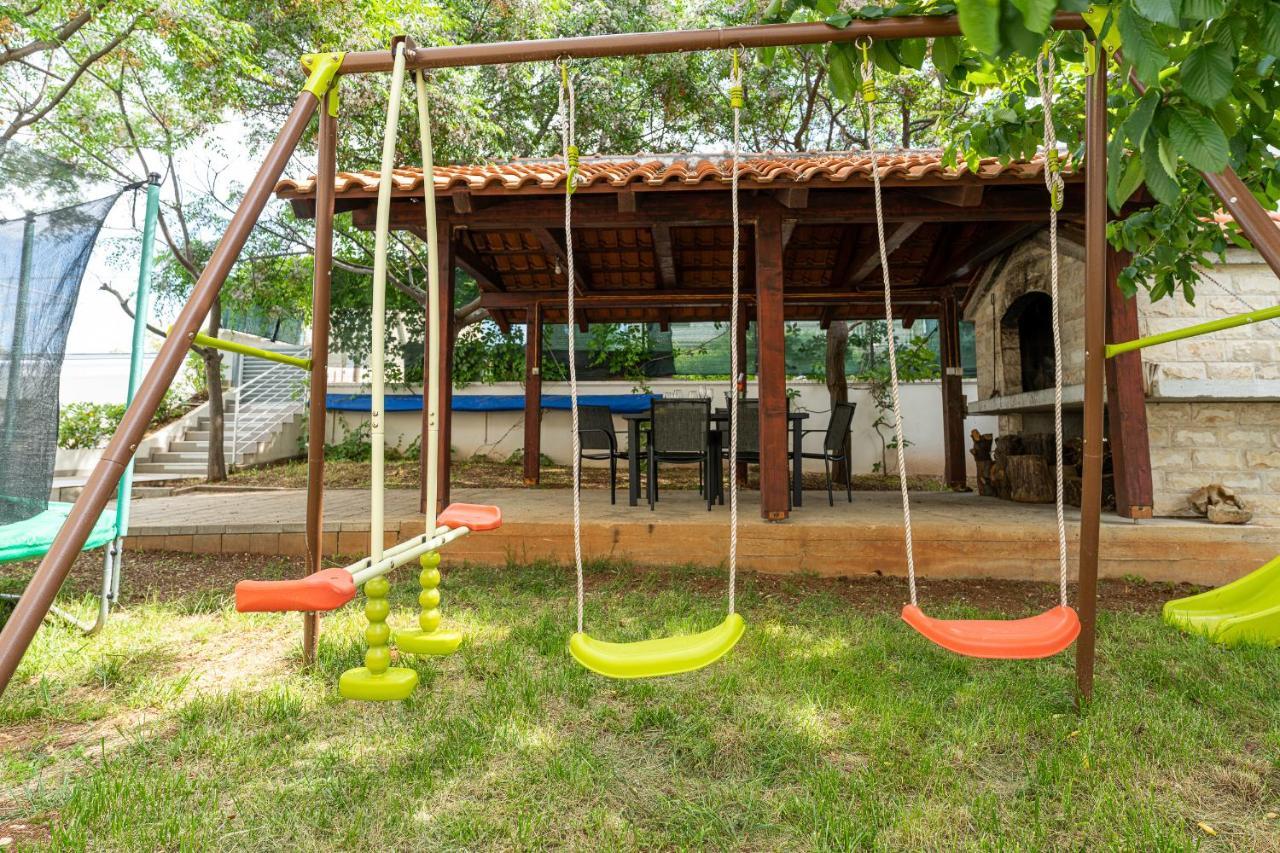 Villa Mirela Petrcane Bagian luar foto