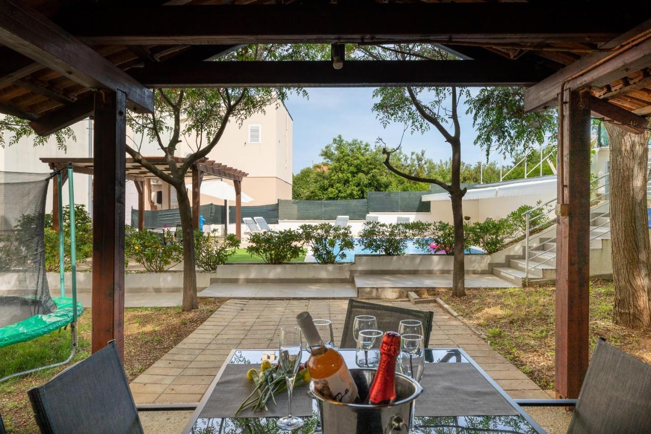 Villa Mirela Petrcane Bagian luar foto