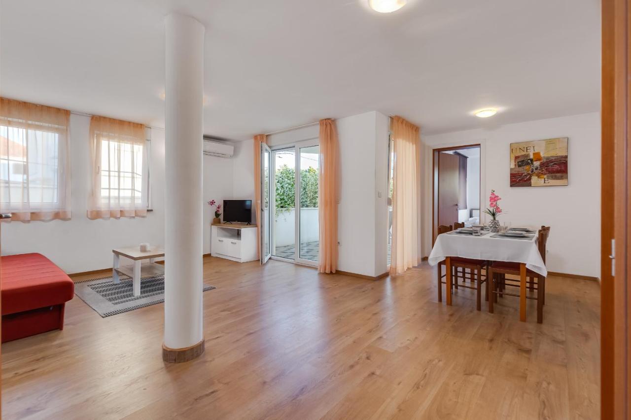 Villa Mirela Petrcane Bagian luar foto